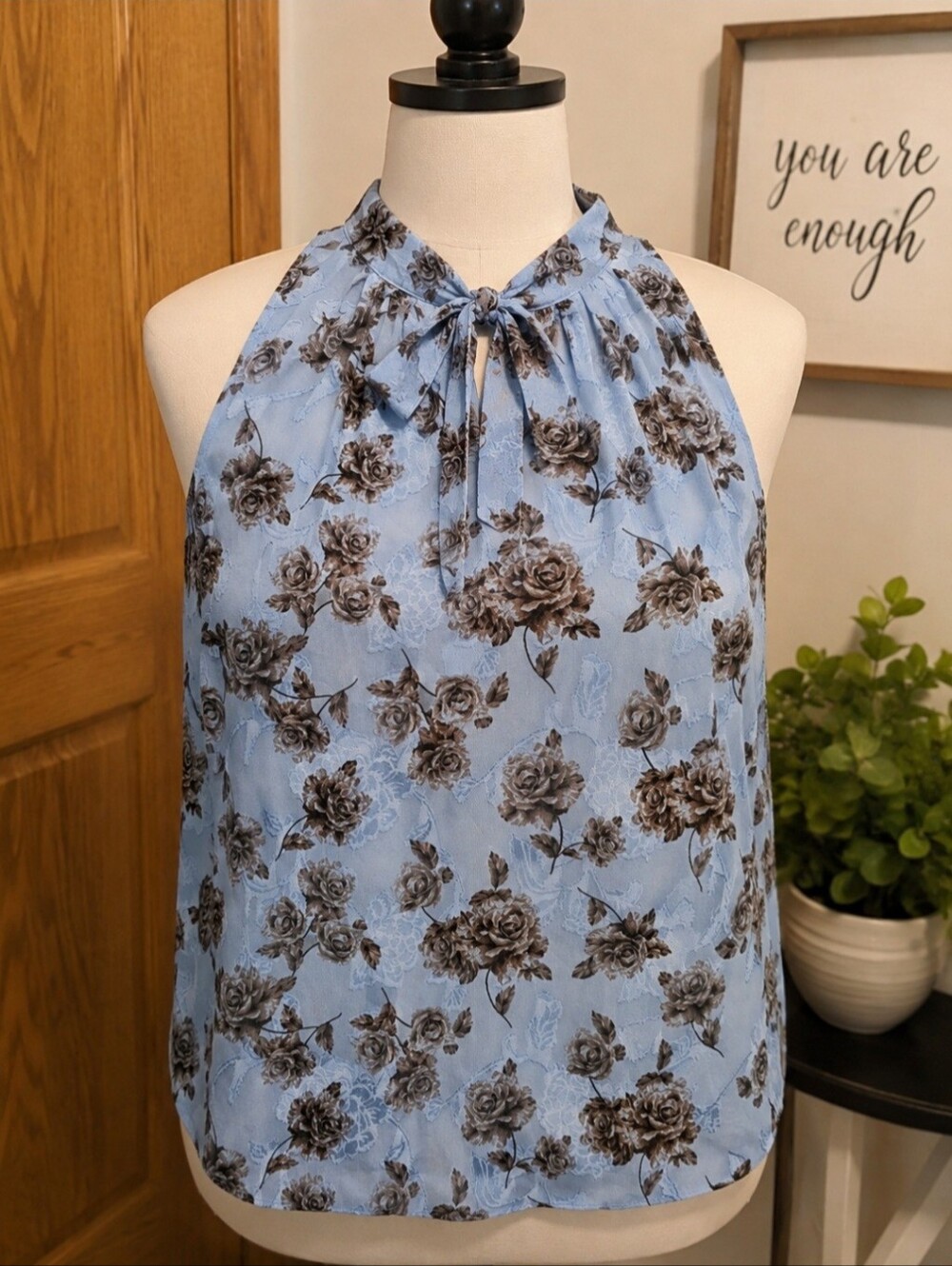 Torrid Size 1 Blue Floral Tie Neck Sleeveless Blouse | 14/16 | Romantic Feminine - Picture 13 of 15